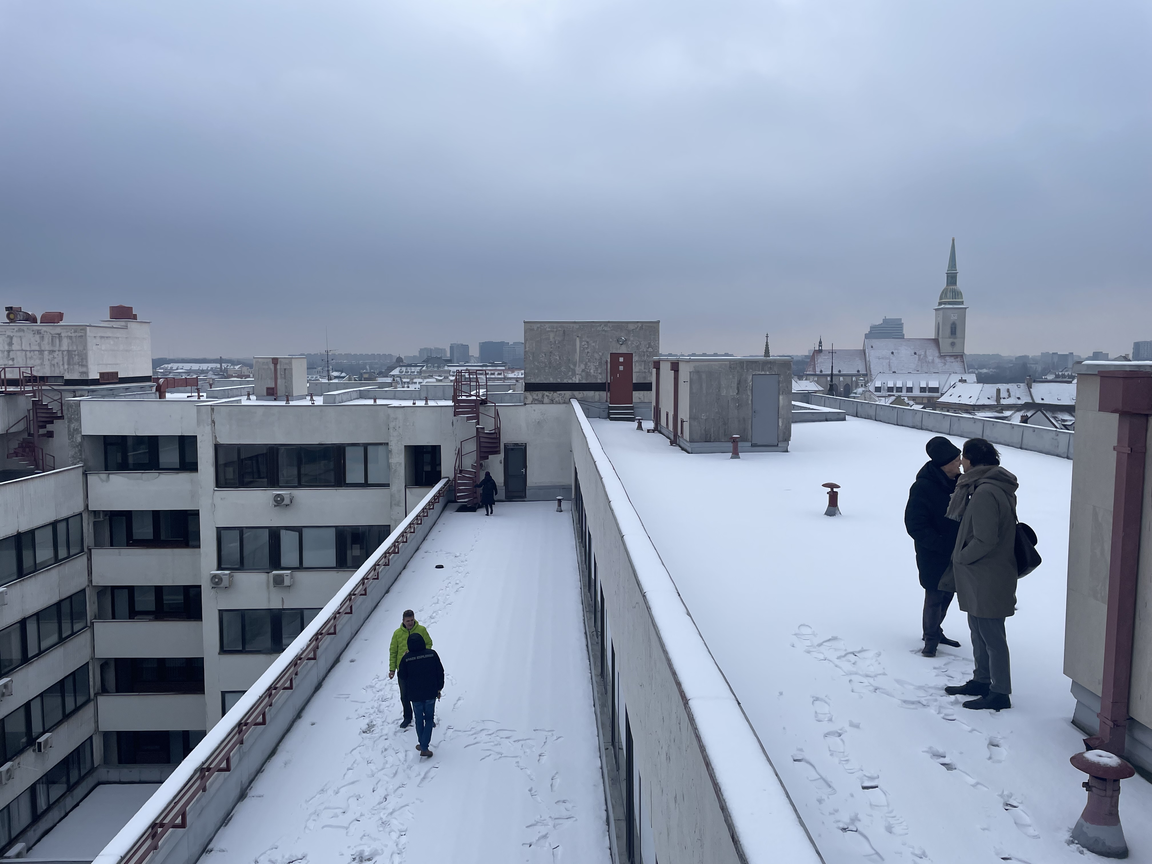 Obhliadka budovy porotcami